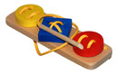 Holzspielzeug, F�delspiel  - bunte Kn�pfe
